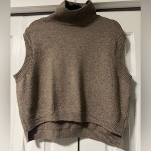 Turtle neck knit sweater vest